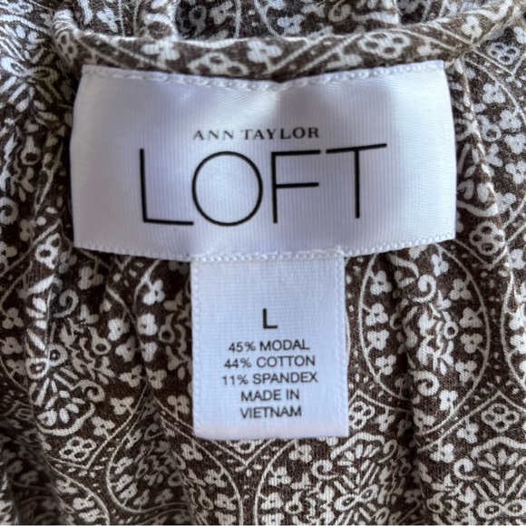 •LOFT• Medallion Print Babydoll Knit Top - Size Large - Picture 2 of 8